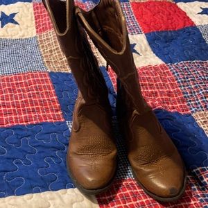 Girls cowboy boots.